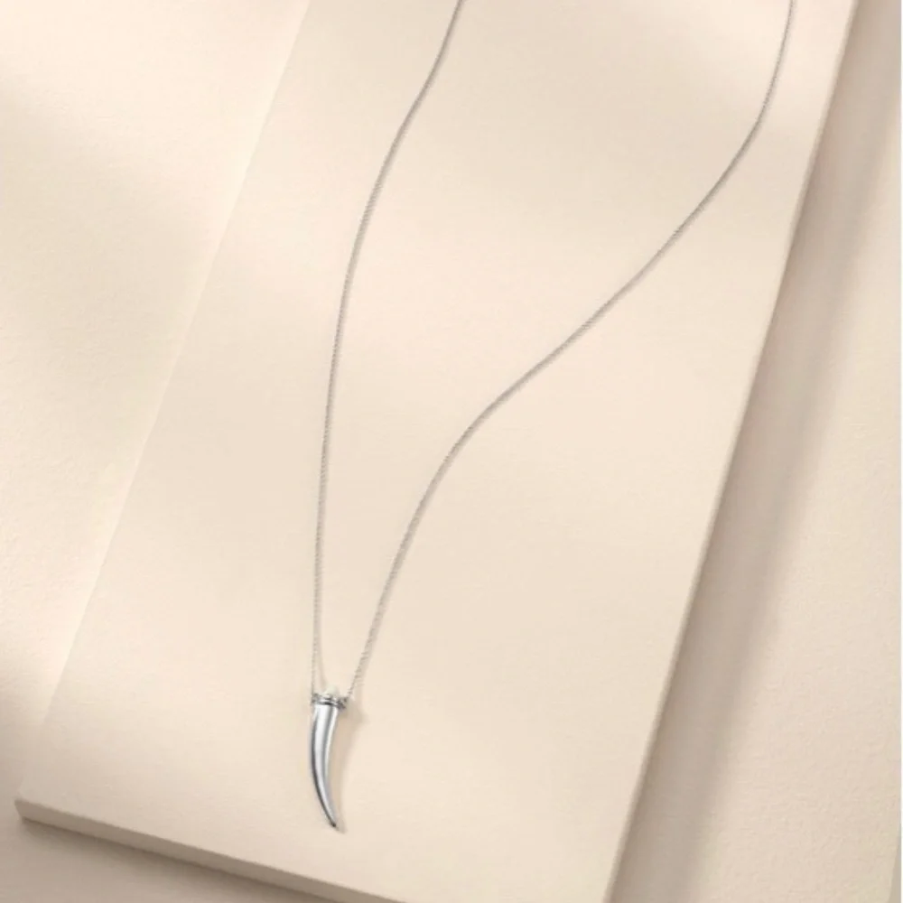 :: Stella & Dot Delicate Horn Necklace - Picture 3 of 9